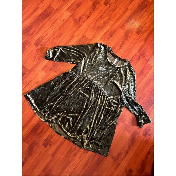 Paisley Grace Velvet green mini dress. Size 1X NWOT - Picture 4 of 7